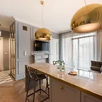Luxury Glamour Hotel *
