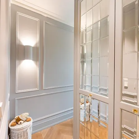 Luxury Glamour Hotel *