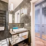 Luxury Glamour Hotel *